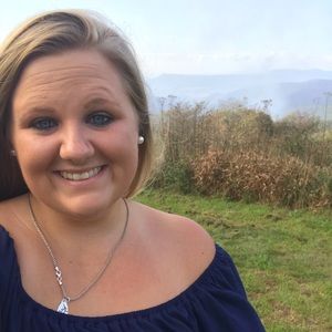 Meet your Posher, Caitlin